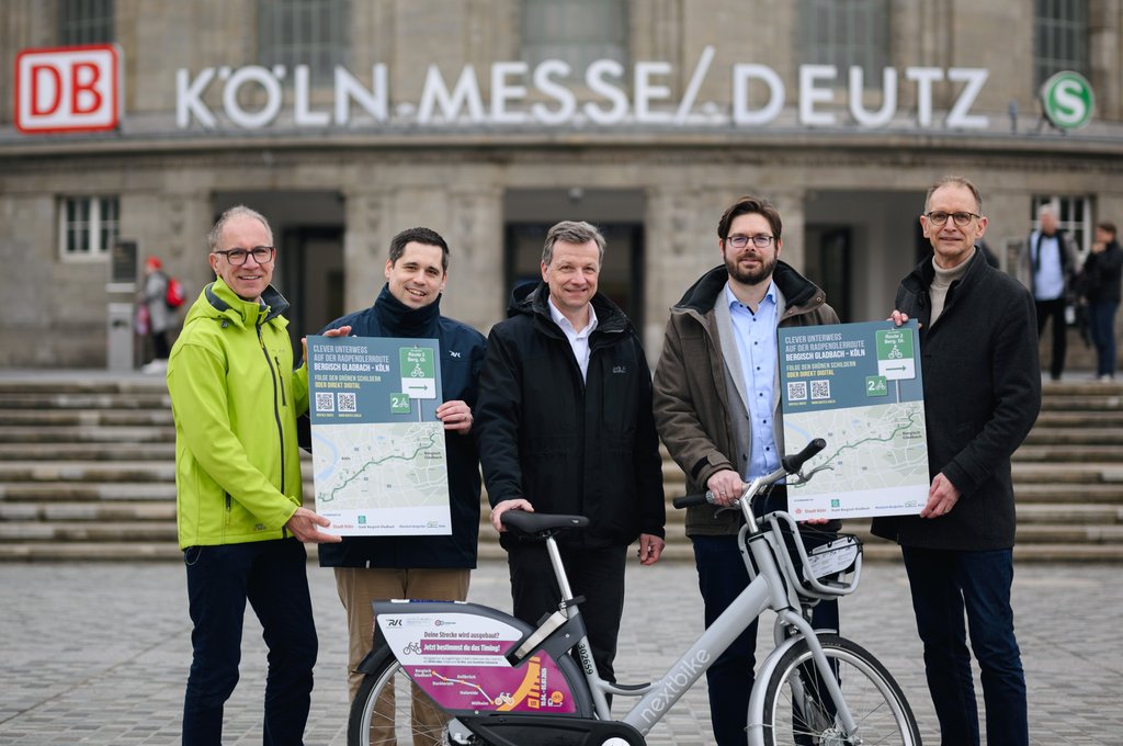Personen v.l.n.r.: Dr. Norbert Rheinkober (go.Rheinland), Thomas Schmalen (Regionlaverkehr Köln GmbH, Ascan Egerer (Stadt Köln), Heiko Krause (Rheinisch-Bergischer Kreis) und Ragnar Migenda (Stadt Bergisch Gladbach)